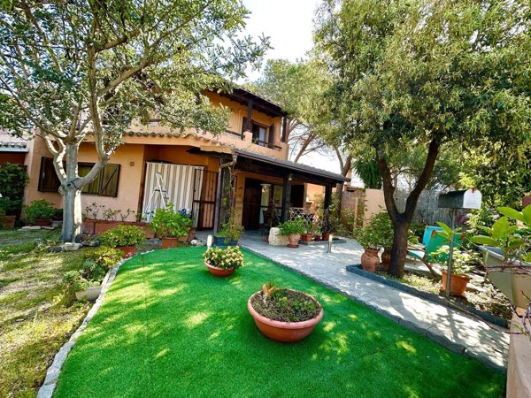 casa indipendente in vendita a Quartu Sant'Elena in zona Capitana