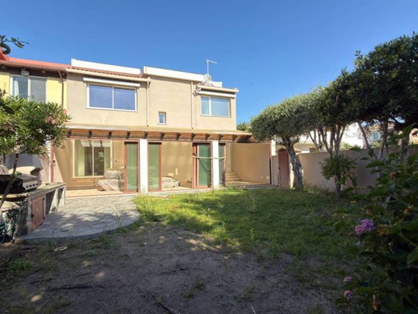 casa indipendente in vendita a Quartu Sant'Elena in zona Foxi
