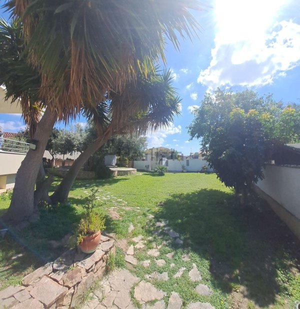 casa indipendente in vendita a Quartu Sant'Elena in zona Is Meris