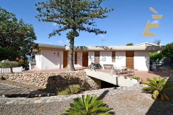 casa indipendente in vendita a Quartu Sant'Elena in zona Margine Rosso