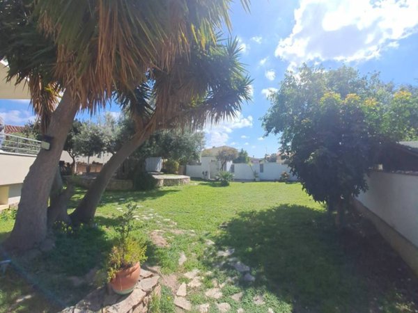 casa indipendente in vendita a Quartu Sant'Elena in zona Capitana