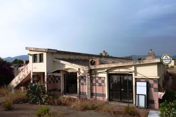 locale commerciale in vendita a Quartu Sant'Elena in zona Flumini di Quartu