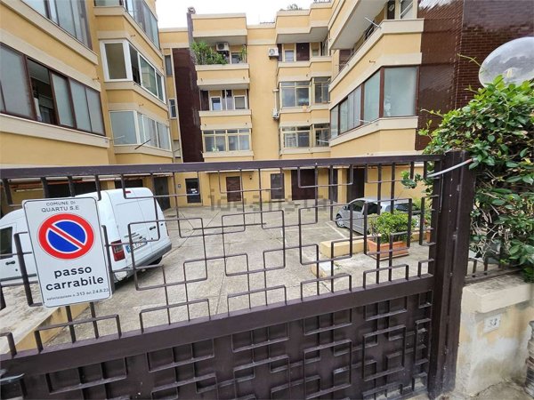 locale commerciale in vendita a Quartu Sant'Elena in zona Musicisti