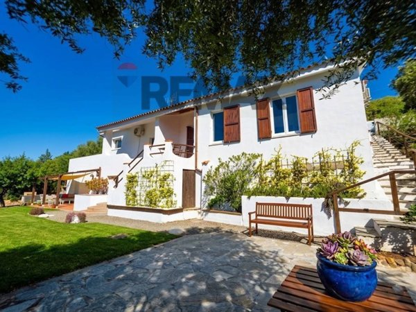 casa indipendente in vendita a Quartu Sant'Elena in zona Geremeas