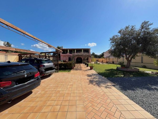 casa indipendente in vendita a Quartu Sant'Elena in zona Litorale