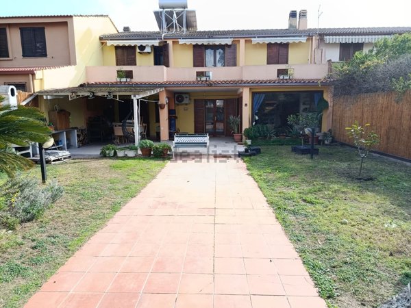 casa indipendente in vendita a Quartu Sant'Elena in zona Capitana