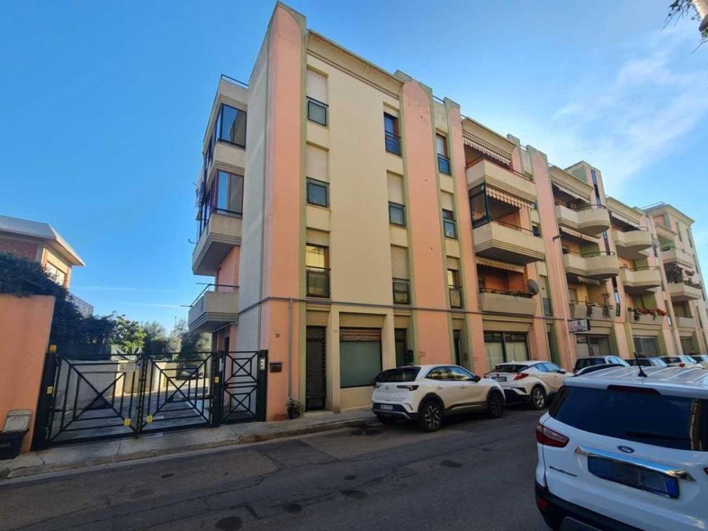 locale commerciale in vendita a Quartu Sant'Elena