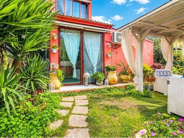 casa indipendente in vendita a Quartu Sant'Elena in zona Capitana
