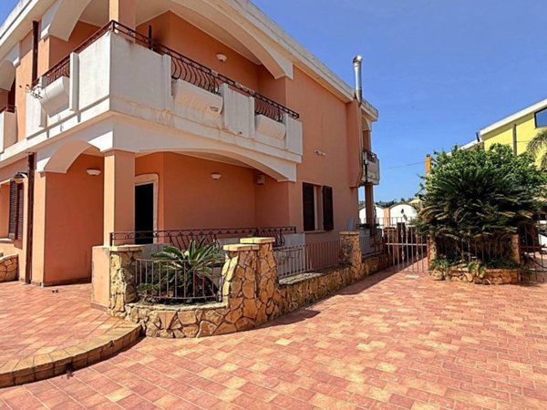 casa indipendente in vendita a Quartu Sant'Elena in zona Foxi