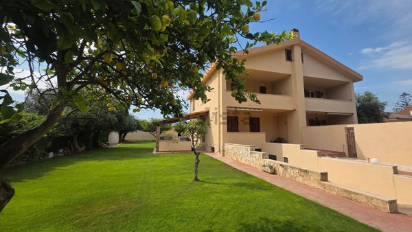 casa indipendente in vendita a Quartu Sant'Elena in zona Margine Rosso