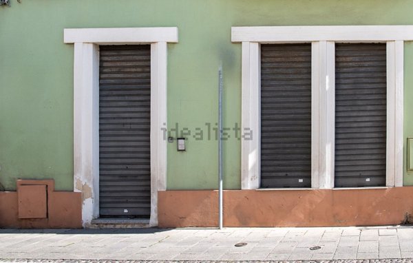 locale commerciale in vendita a Quartu Sant'Elena in zona Centro Storico