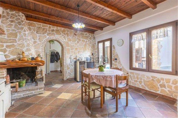 casa indipendente in vendita a Quartu Sant'Elena in zona Centro Storico