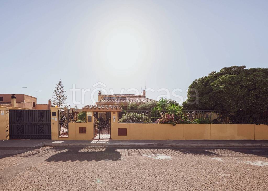 casa indipendente in vendita a Quartu Sant'Elena in zona Foxi