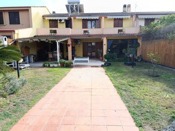 casa indipendente in vendita a Quartu Sant'Elena in zona Litorale
