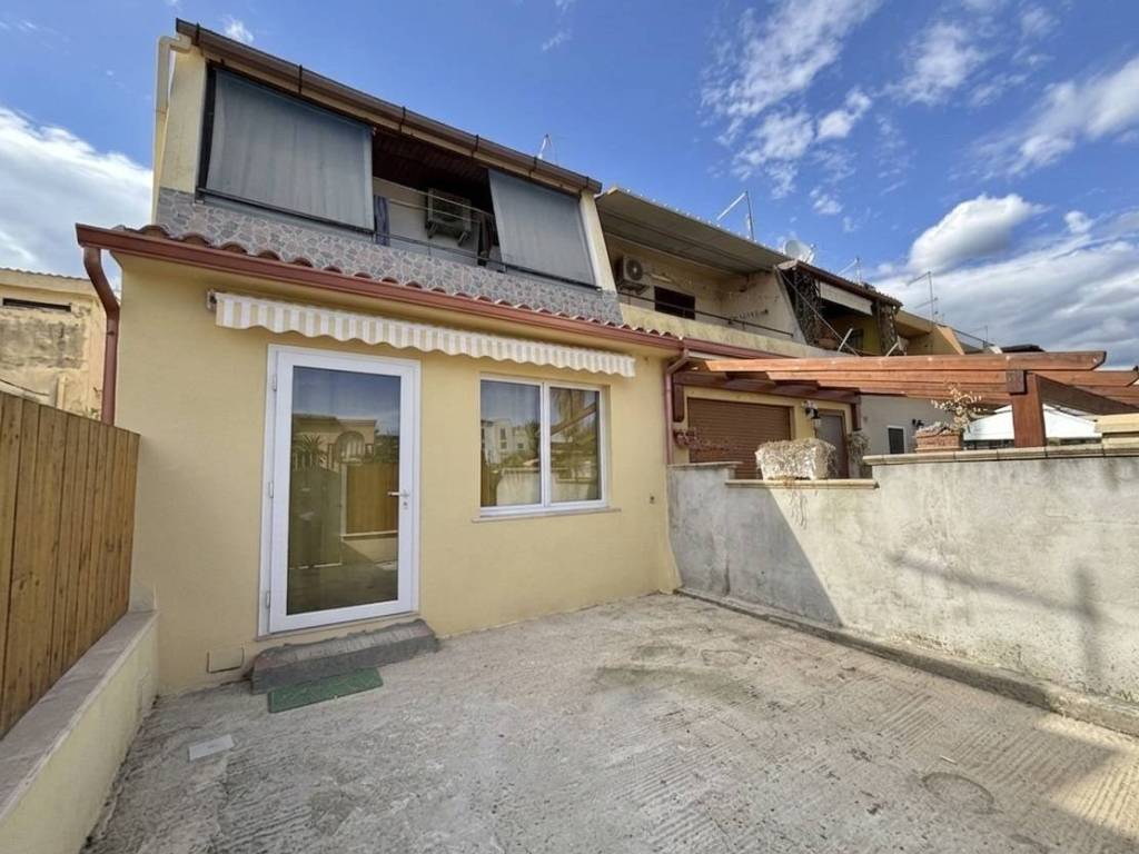 casa indipendente in vendita a Quartu Sant'Elena in zona Capitana