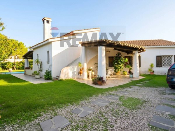 casa indipendente in vendita a Quartu Sant'Elena in zona Foxi
