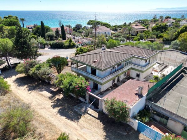 casa indipendente in vendita a Quartu Sant'Elena in zona Capitana