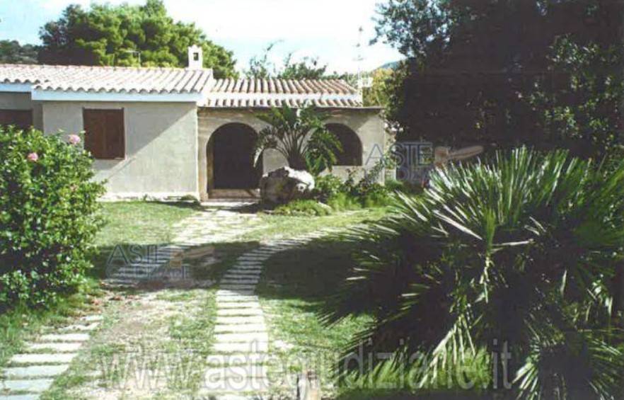 casa indipendente in vendita a Quartu Sant'Elena in zona Geremeas