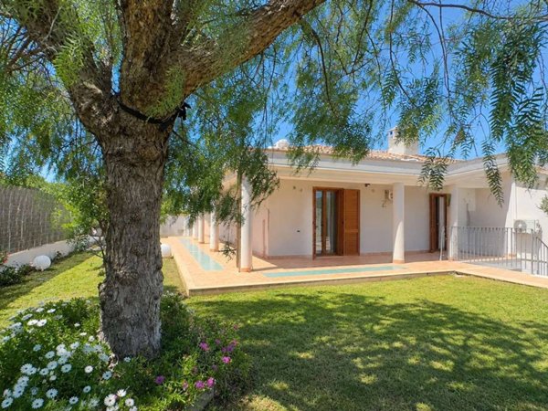 casa indipendente in vendita a Quartu Sant'Elena in zona Foxi
