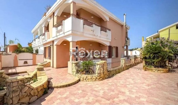 casa indipendente in vendita a Quartu Sant'Elena in zona Foxi
