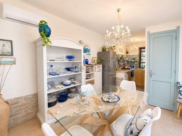 casa semindipendente in vendita a Quartu Sant'Elena in zona Capitana