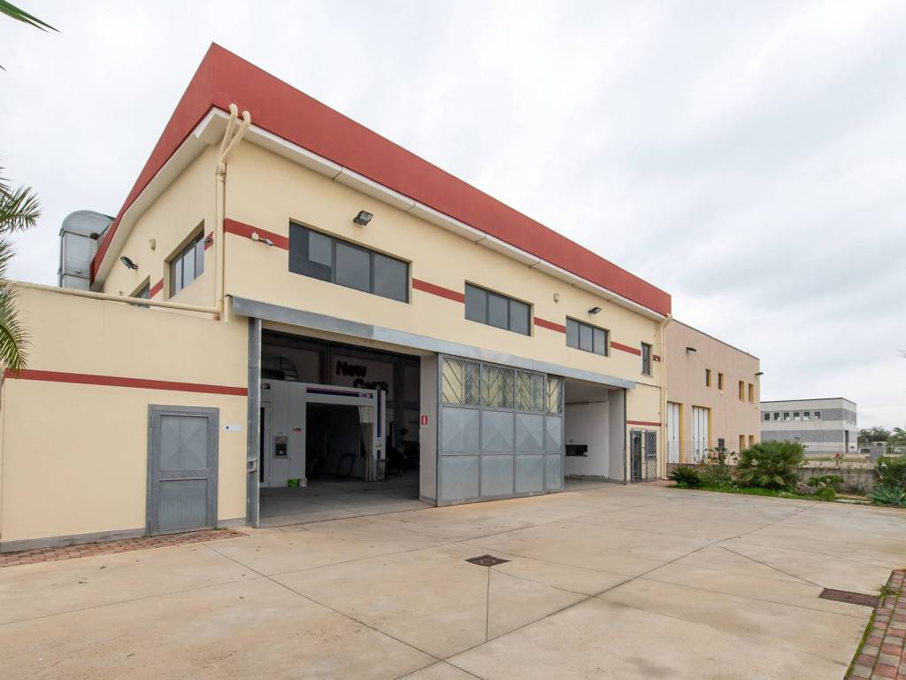 locale commerciale in vendita a Quartu Sant'Elena in zona Margine Rosso