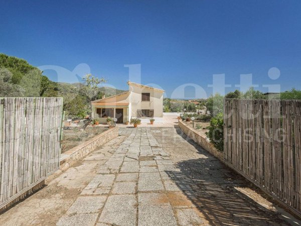 casa indipendente in vendita a Quartu Sant'Elena in zona Niu Crobu
