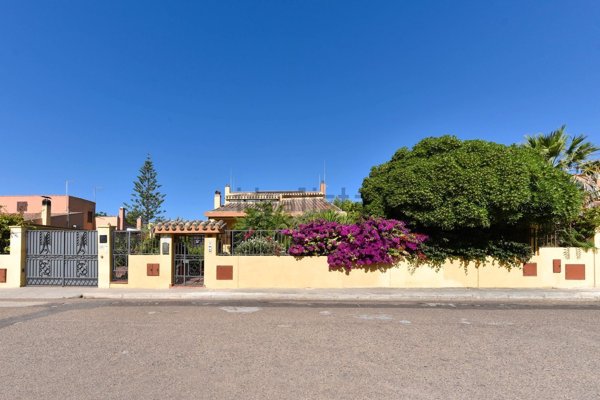 casa indipendente in vendita a Quartu Sant'Elena in zona Litorale
