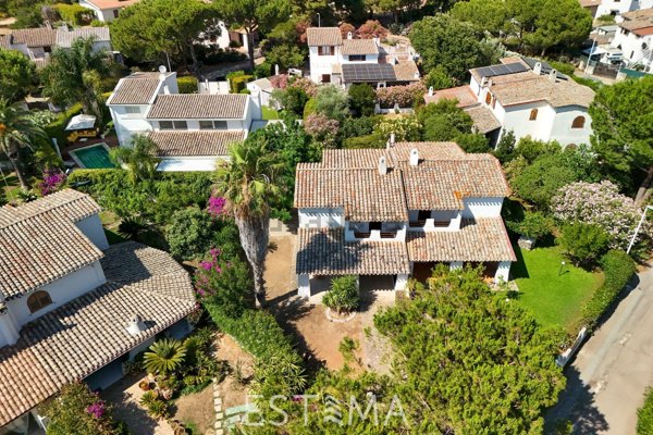 casa indipendente in vendita a Quartu Sant'Elena in zona Is Meris