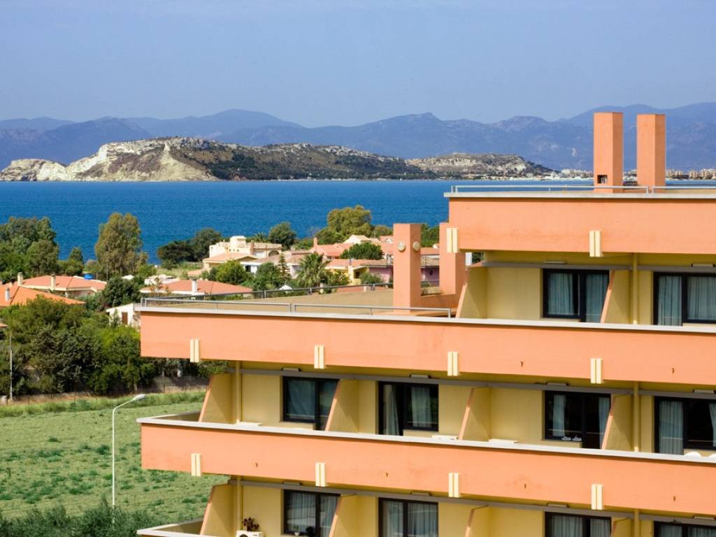 negozio in vendita a Quartu Sant'Elena in zona Foxi