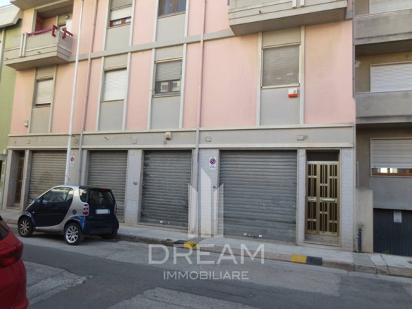locale commerciale in vendita a Quartu Sant'Elena in zona Musicisti