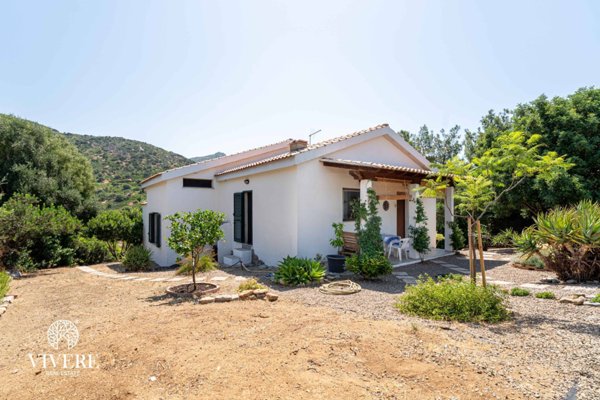 casa indipendente in vendita a Quartu Sant'Elena in zona Capitana