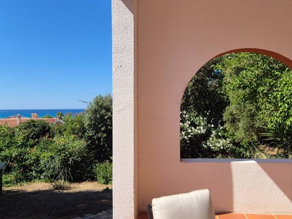 casa indipendente in vendita a Quartu Sant'Elena in zona Geremeas