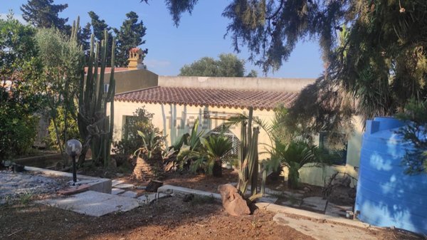 casa indipendente in vendita a Quartu Sant'Elena in zona Sant'Isidoro