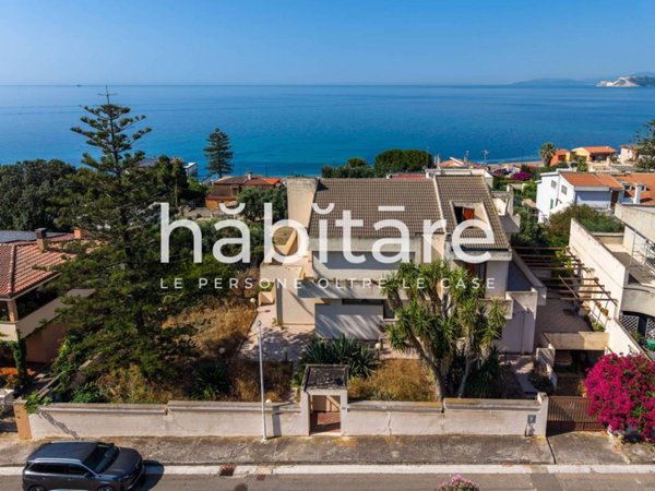 casa indipendente in vendita a Quartu Sant'Elena in zona Margine Rosso