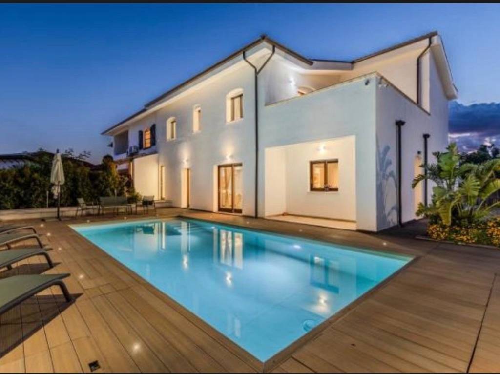 casa indipendente in vendita a Quartu Sant'Elena in zona Margine Rosso