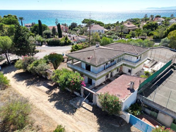 casa indipendente in vendita a Quartu Sant'Elena in zona Capitana