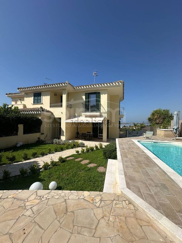 casa indipendente in vendita a Quartu Sant'Elena in zona Margine Rosso