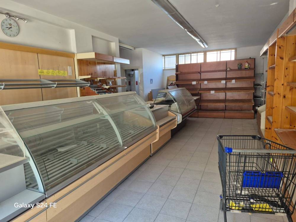 locale commerciale in vendita a Quartu Sant'Elena in zona Pitz'e Serra