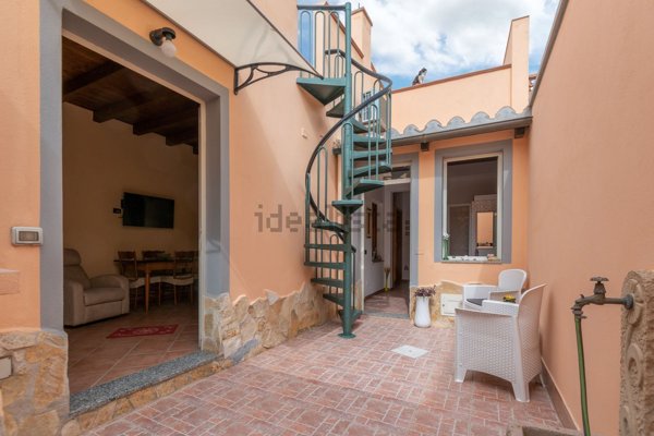 appartamento in vendita a Quartu Sant'Elena in zona Centro Storico