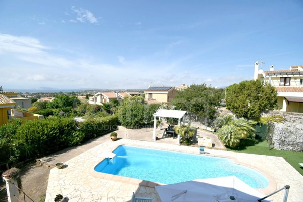 casa indipendente in vendita a Quartu Sant'Elena in zona Is Meris