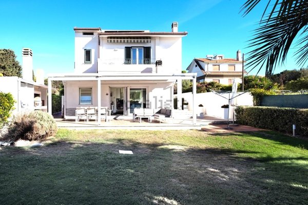 casa indipendente in vendita a Quartu Sant'Elena in zona Flumini di Quartu
