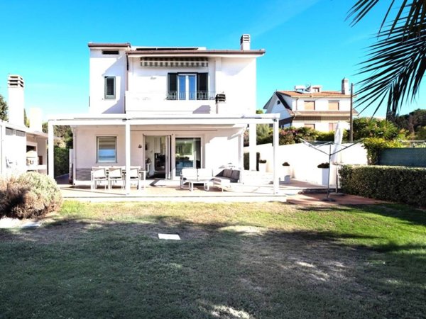 casa indipendente in vendita a Quartu Sant'Elena in zona Capitana