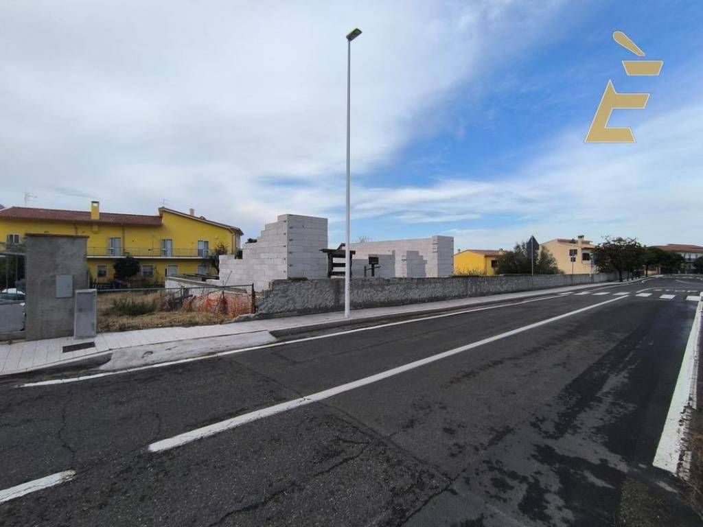 terreno edificabile in vendita a Sarroch