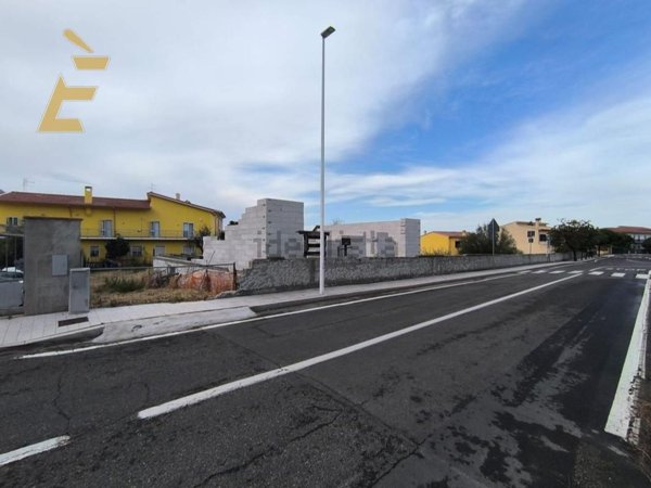 bifamiliare in vendita a Sarroch