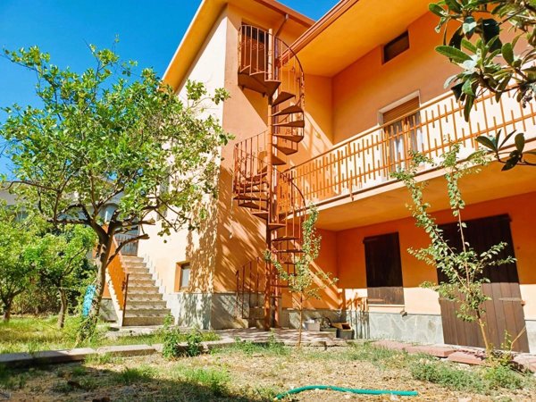 casa indipendente in vendita a Sarroch