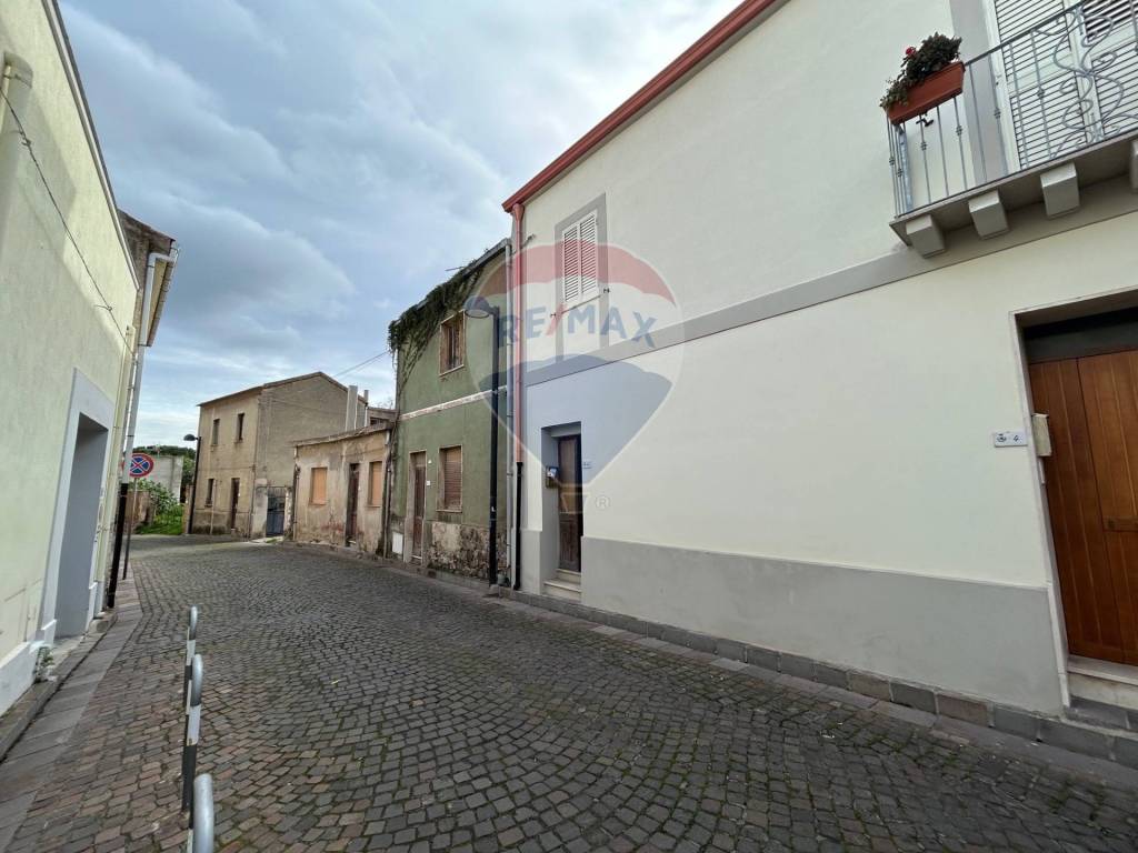 casa indipendente in vendita a Sarroch