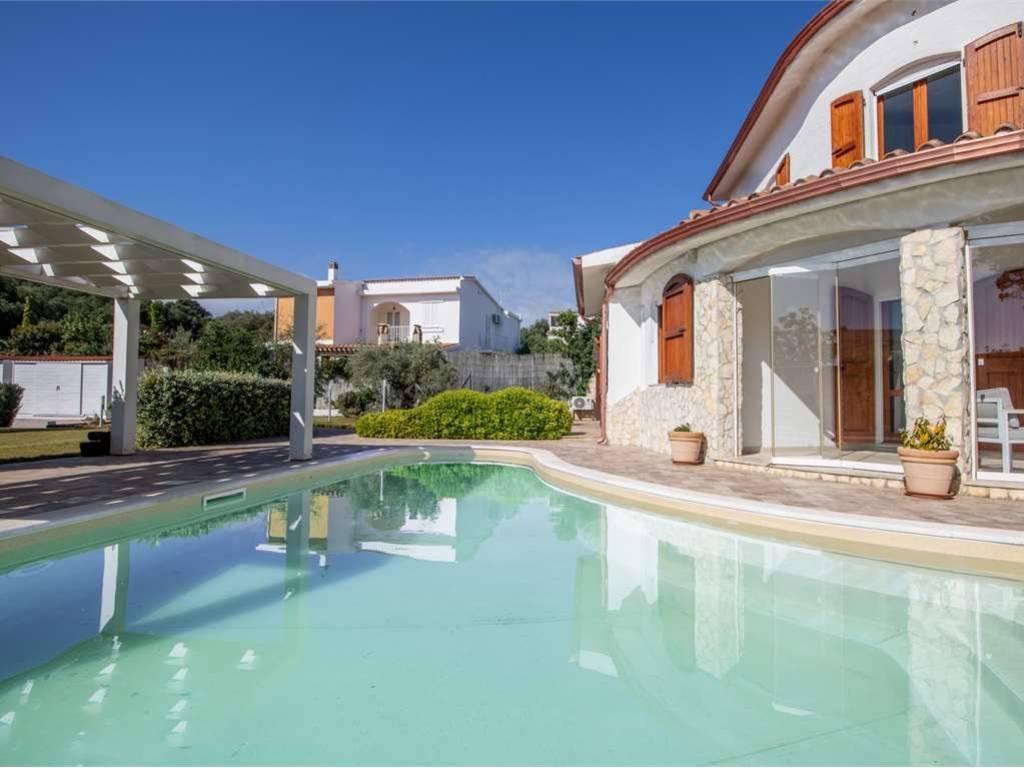 casa indipendente in vendita a Sarroch