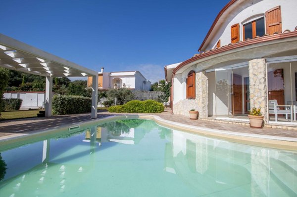 casa indipendente in vendita a Sarroch