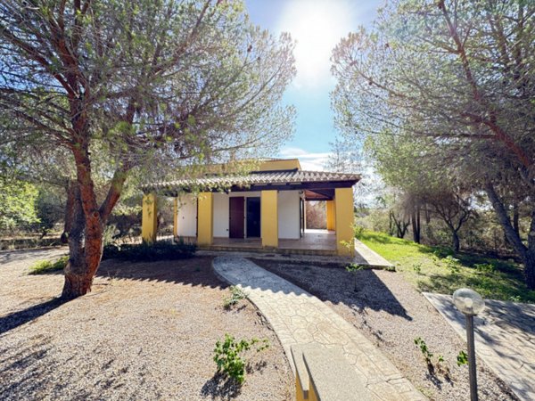 casa indipendente in vendita a Sarroch